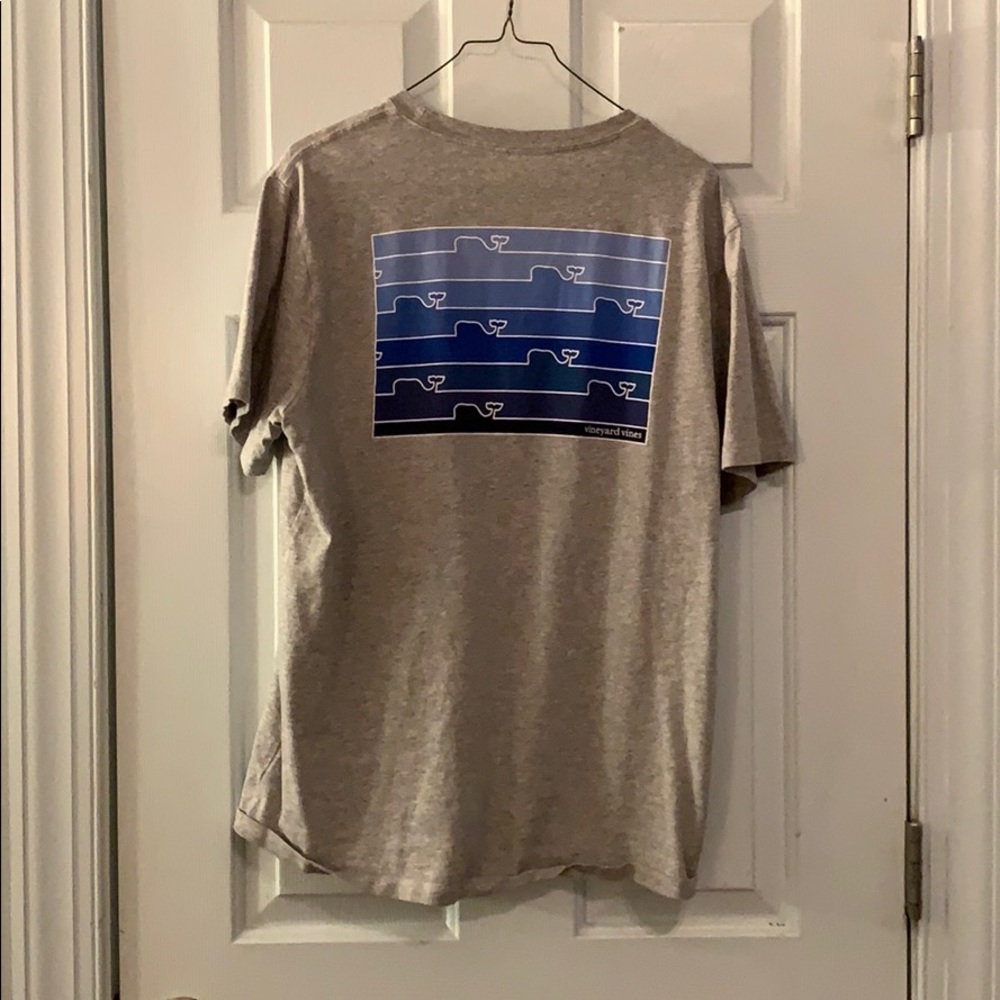 Vineyard Vines grey T-shirt